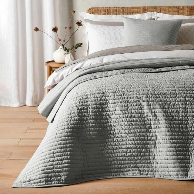 Quilted Lines Bedspread 220 x 230cm